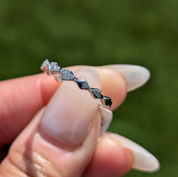 14K White Gold Diamond Segment Ring - Picture 3 of 8